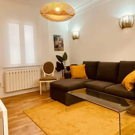 Quiet And Cozy Downtown Διαμέρισμα *