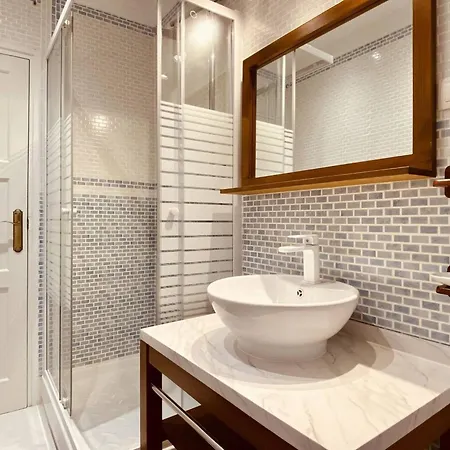 Διαμέρισμα Quiet And Cozy Downtown *